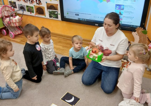 21. Zajęcia z języka angielskiego o jeżu.