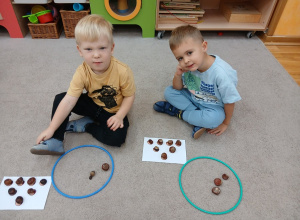 Zabawy matematyczne z kasztanami.