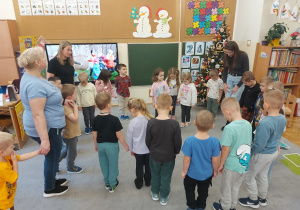 Wspólna zabawa muzyczno - ruchowa.