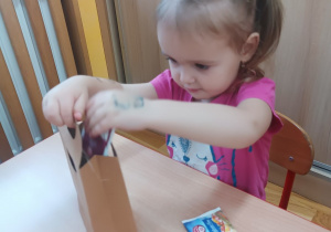 Upominek prawie spakowany.