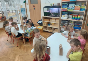 Herbaty już spakowane w pudełkach.