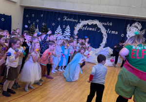 Zabawy z animatorami.