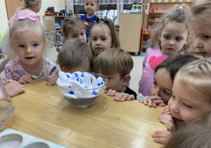 Eksperyment z wodą.