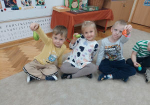 Kropelki ze swoimi gniotkami antystresowymi.