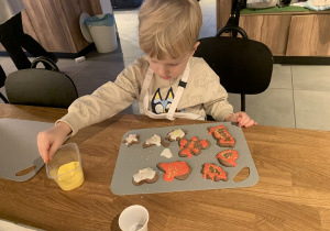 Dekorowanie pierniczków.