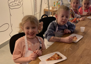 Pyszny poczęstunek - pizza z pieca.