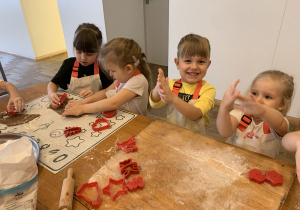 Zadowolone przedszkolaki.