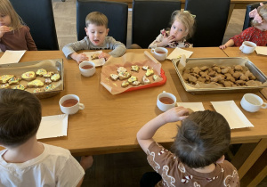 Pierniczki zrobione, czas na ich degustację.