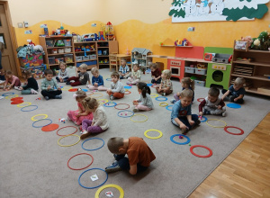 "Goście za oknem" realizacja tematyki