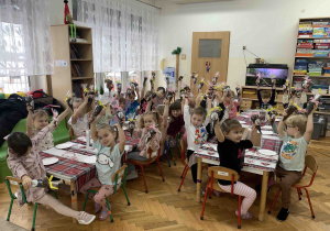 Grupa Kropelek i i ch prezenty dla babci i dziadka.