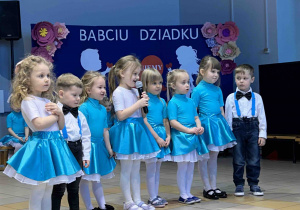 Kropelki recytują wiersze.