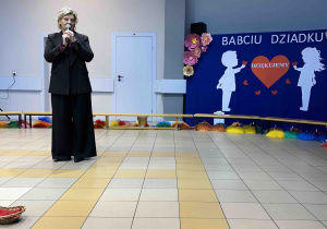 Powitanie gości przez panią dyrektor.