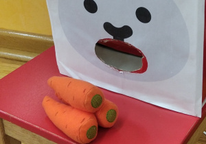 02.Królik z marchewką.