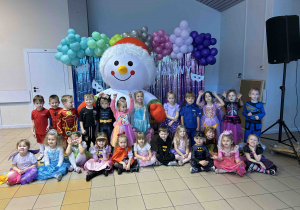 Pamiątkowe zdjęcie Kropelek z Bałwankiem.