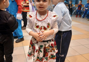 05. Dziewczynka w stroju góralki.