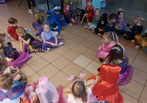 Kropelki w oczekiwaniu na zabawę.