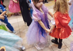 Zabawa muzyczna w parach.