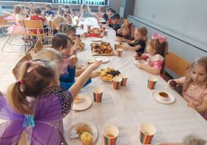 Chwila odpoczynku - słodki poczęstunek.