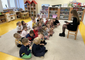 Spotkanie Dyskusyjnego Klubu Książki w grudniu.