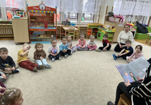 Przedszkolaki podczas spotkania.