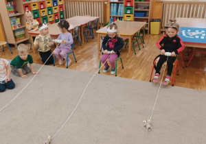 10 Dziewczynki zwijają myszki