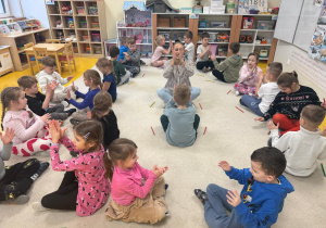 Muzyczna zabawa w parach.