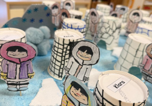 Praca plastyczna - igloo i eskimoski.