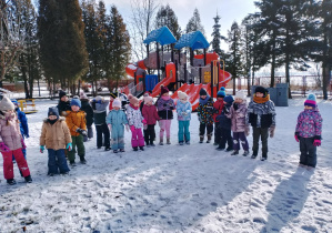 Wspólne zdjęcie 6 latków.