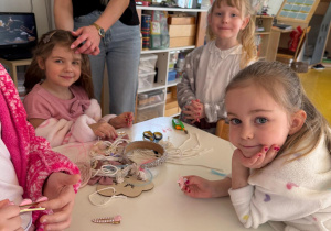 Dziewczynki w strefie fryzur.