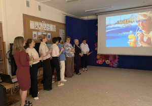 Karaoke - wspólny śpiew pań.