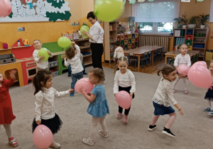 01 Zabawy z balonem do muzyki