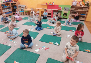 23. Dzieci liczą kości.