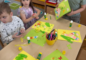 Gotowe prace dzieci przedstawiające postać pani wiosny.