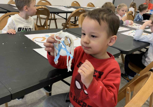 Przedszkolak i baranek.