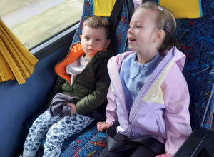 Wyjazd 4-latków do kina na bajkę ,,Kicia Kocia w podróży”