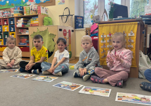 Dzieci wyrażają za pomocą twarzy emocję - wstręt.