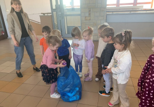 Zadania praktyczne - Kropelki segregują śmieci.