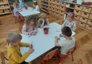 Kropelki kolorują postać Jana Matejki do albumu.