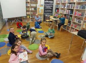 Promyczki na spotkaniu autorskim w Bibliotece