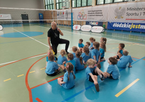 Pan serdecznie dziękuje dzieciom za super zajęcia.