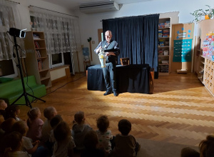 Teatr Falko Show - Historia starego kredensu