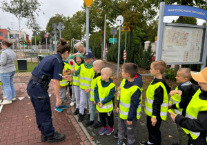 Pani policjantka opowiada o swojej pracy.