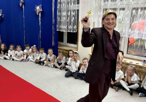Pani Dyrektor otrzymuje Oscara jako Główna dowodząca imperium przedszkolnym.