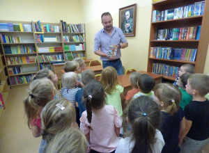 Wizyta 3 - latków w bibliotece szkolnej