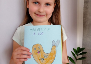 Książeczka wykonana przez dziewczynkę