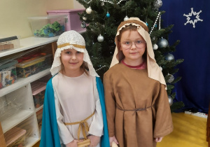 Przedszkolaki jako Maryja i Józef