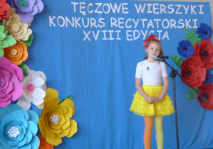 Marysia recytuje wiersz Kaczka dziwaczka