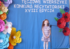 Kolejna uczestniczka recytuje wiersz Julina Tuwima