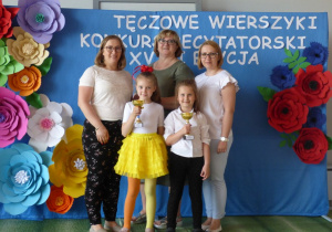 Zdjęcie z wychowawcami