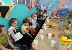 Małe co nieco i idziemy się dalej bawić